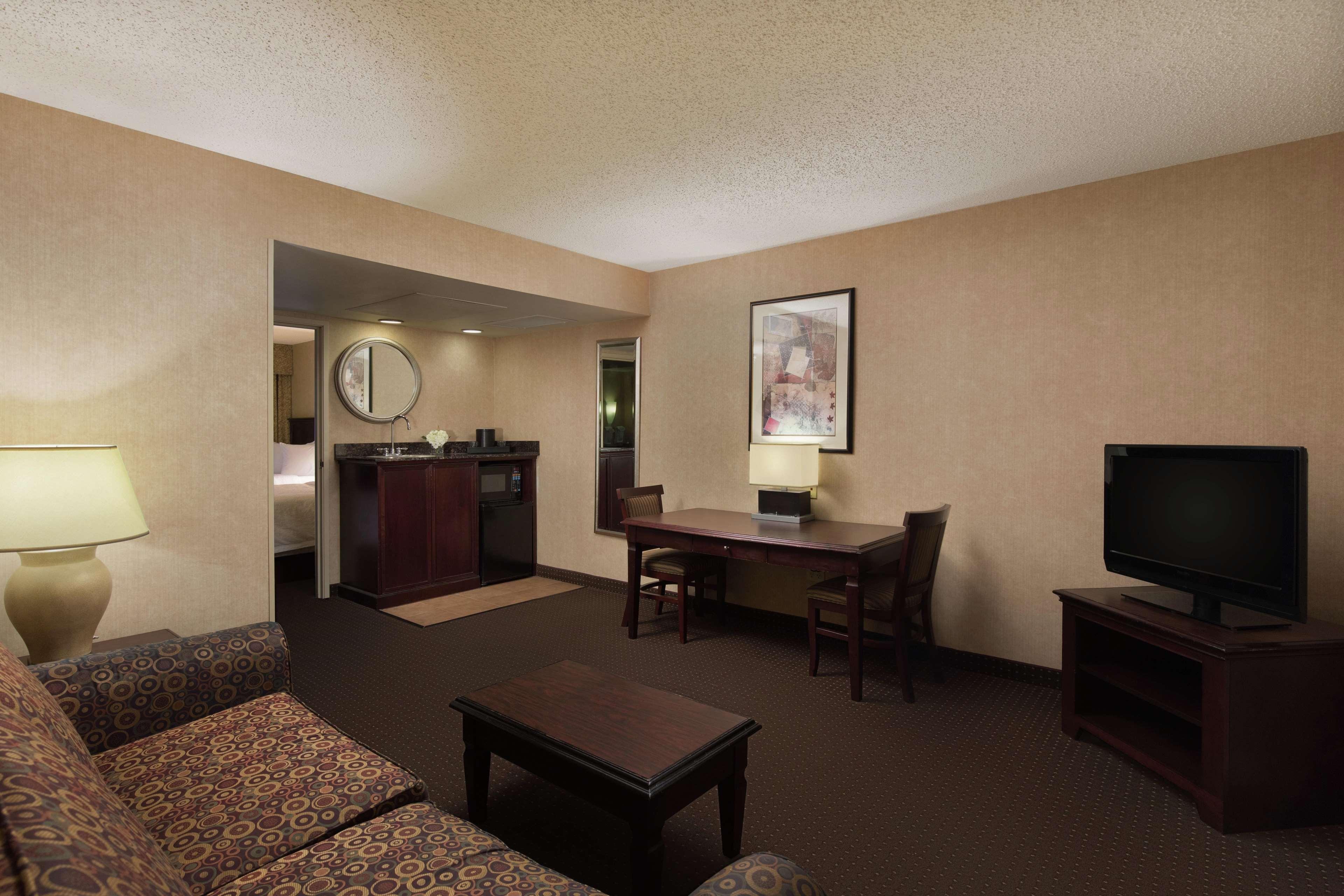 Embassy Suites Lubbock Eksteriør billede