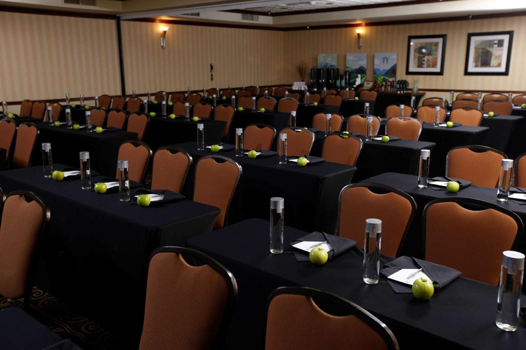 Embassy Suites Lubbock Eksteriør billede